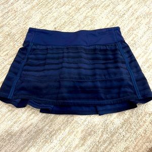 Lululemon Pace Rival Skirt Size 6. Navy / Black stripe